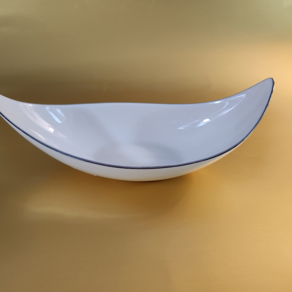 LENOX GONDOLA IVORY CANDY DISH HAND-PAINTED WITH PLATINUM Size 8x3,5”